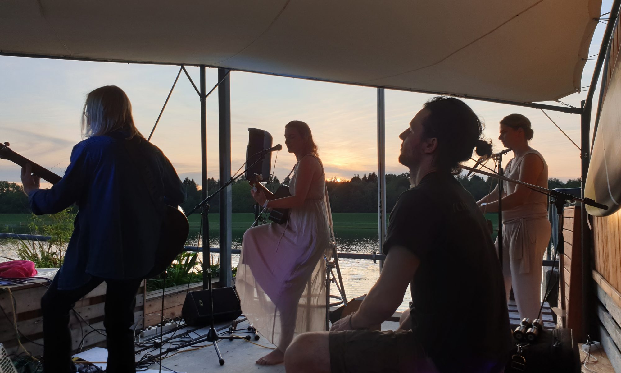 Louva Marguertita auf dem Beach Acoustic Festival 2019